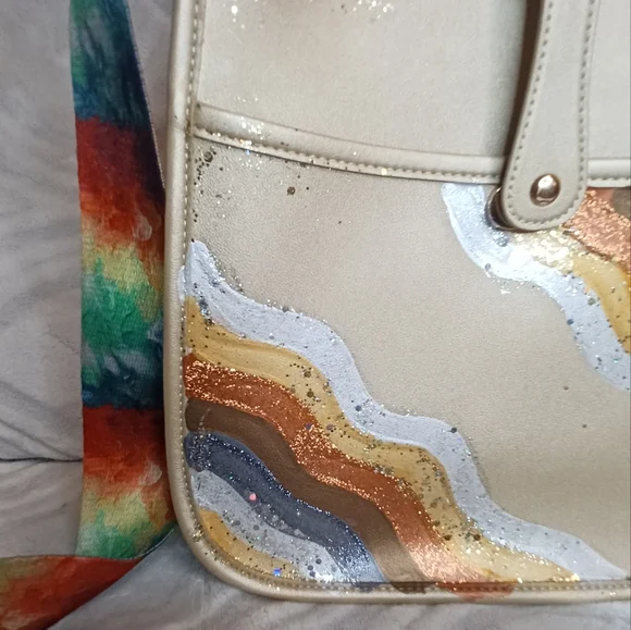 Anca Barbu ...1 Of 1.... Handpainted Leather Crossbody..... 10x11x3 - Picture 4 of 9